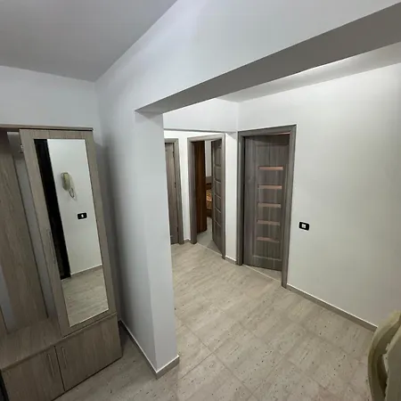 Elegant Si Confortabil, Complet Nou, 2 Camere, Zona Centrala Daire *